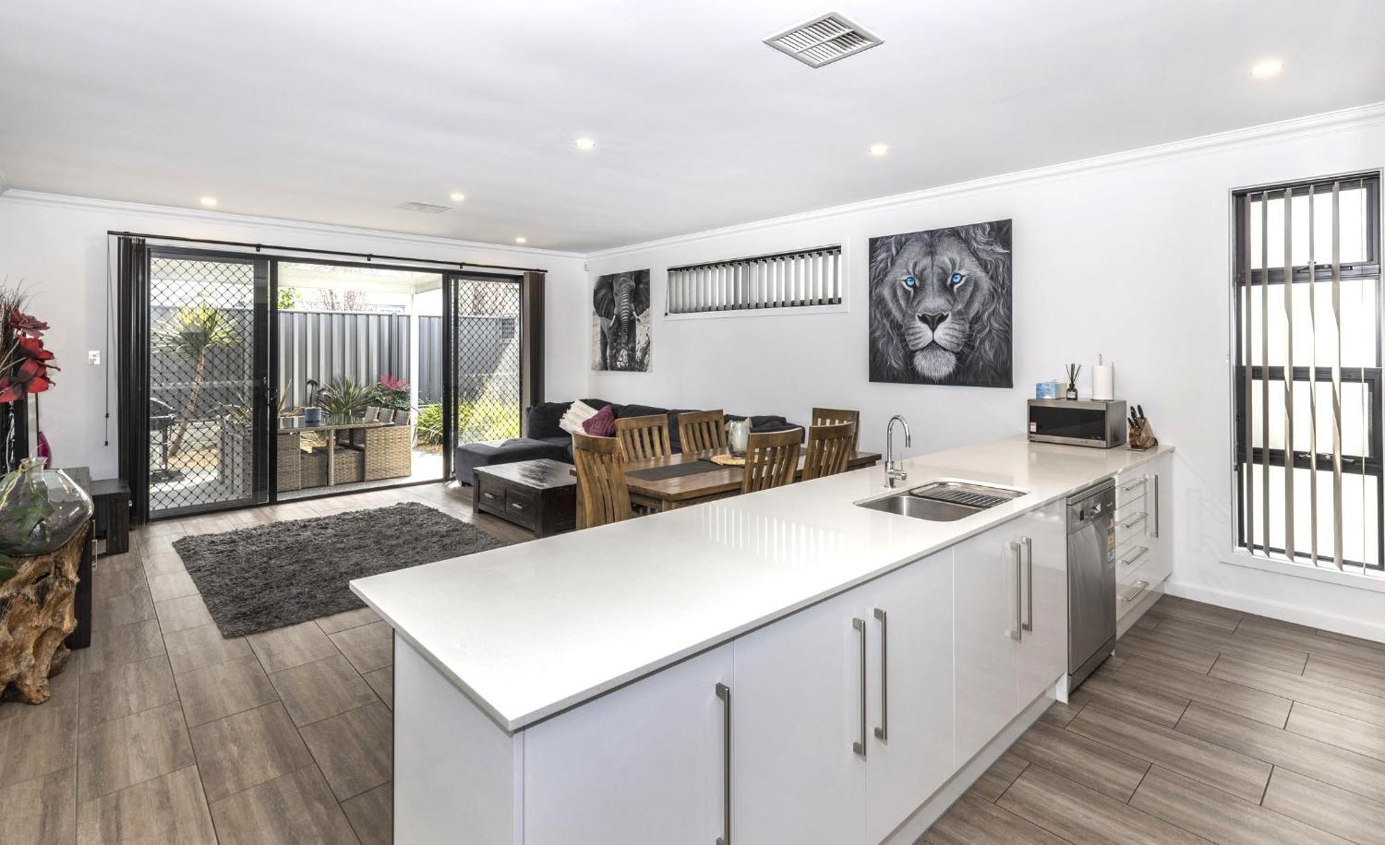 Luxury Home In Christies Beach With King Bed, Nbn, Netflix, 3Bed 2Bath Exterior photo